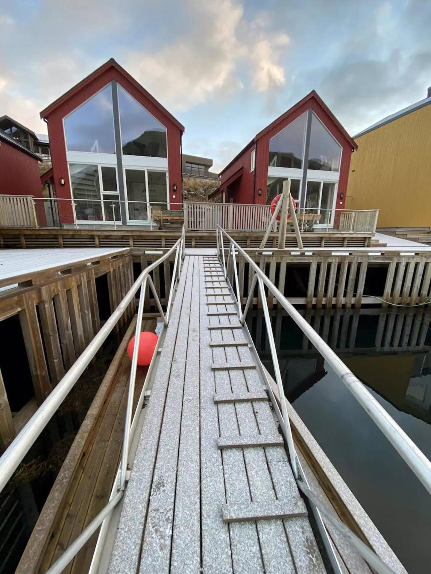 Spektakulaer Rorbu I Autentiske Omgivelser Ballstad Esterno foto